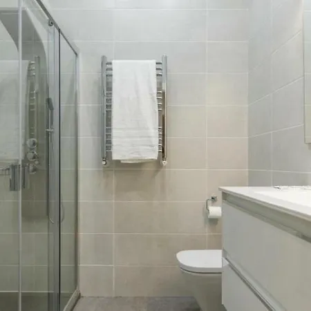 Apartamento Amplio Y Confortable En El Casco Viejo Con Parking Privado