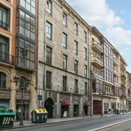 Amplio Y Confortable En El Casco Viejo Con Parking Privado Більбао
