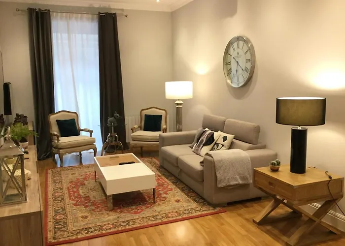 Amplio Y Confortable En El Casco Viejo Con Parking Privado