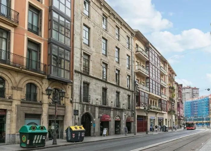 Amplio Y Confortable En El Casco Viejo Con Parking Privado Більбао