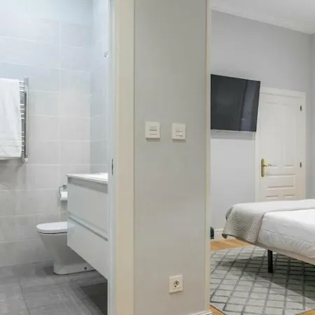 Amplio Y Confortable En El Casco Viejo Con Parking Privado *