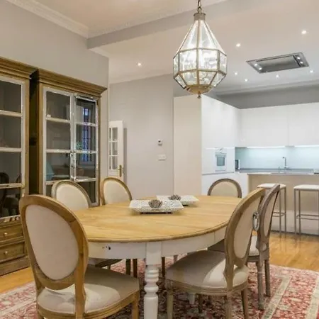 Amplio Y Confortable En El Casco Viejo Con Parking Privado *