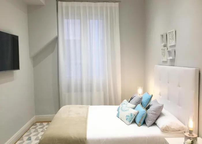 Amplio Y Confortable En El Casco Viejo Con Parking Privado