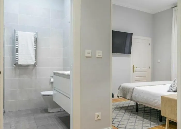 Amplio Y Confortable En El Casco Viejo Con Parking Privado *