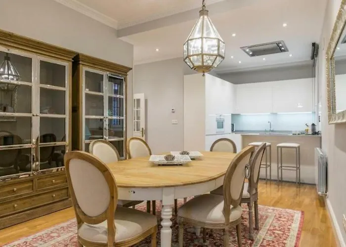 Amplio Y Confortable En El Casco Viejo Con Parking Privado *